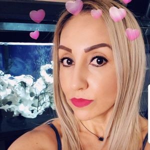 Meet your Posher, Claudia